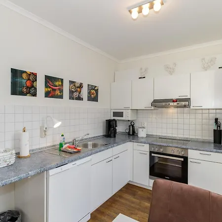 Strandnah Zentral Mit Balkon Apartmán *